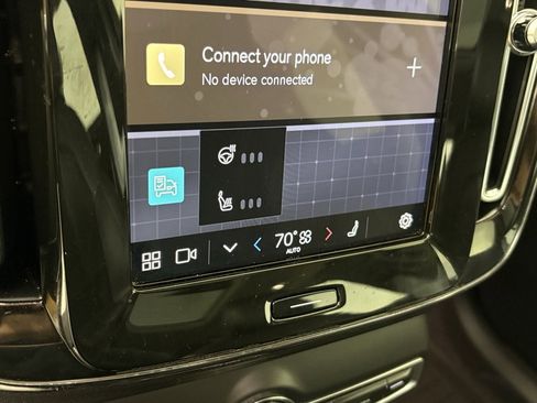 Used 2024 Volvo XC40 B5 Core image 28