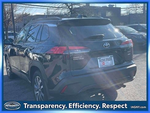 Certified 2023 Toyota Corolla Cross XLE image 8