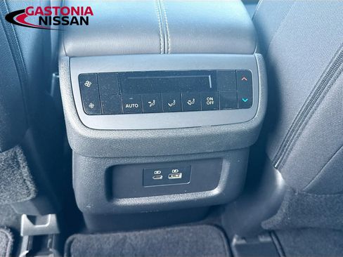 Used 2024 Nissan Pathfinder SV FWD image 33