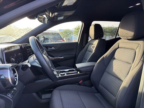 Used 2026 Chevrolet Equinox LT FWD image 9