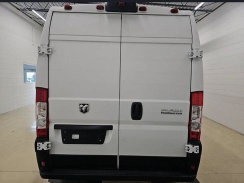 Used 2024 RAM ProMaster 2500 w/ Convenience Group FWD image 3