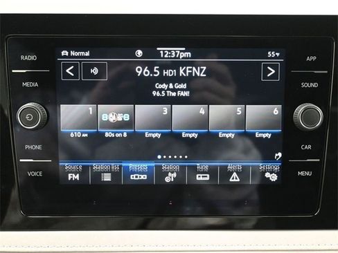 Certified 2025 Volkswagen Taos SE image 19