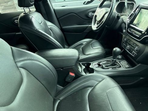 Used 2019 Jeep Cherokee Limited AWD/4WD image 23