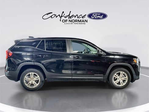 Used 2024 GMC Terrain SLE image 10