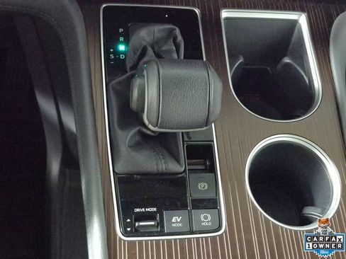 Used 2024 Toyota Sienna XLE FWD image 19