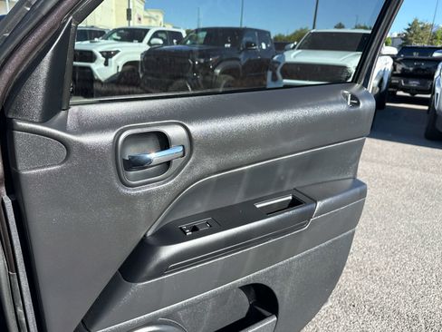Used 2015 Jeep Patriot High Altitude AWD/4WD image 19
