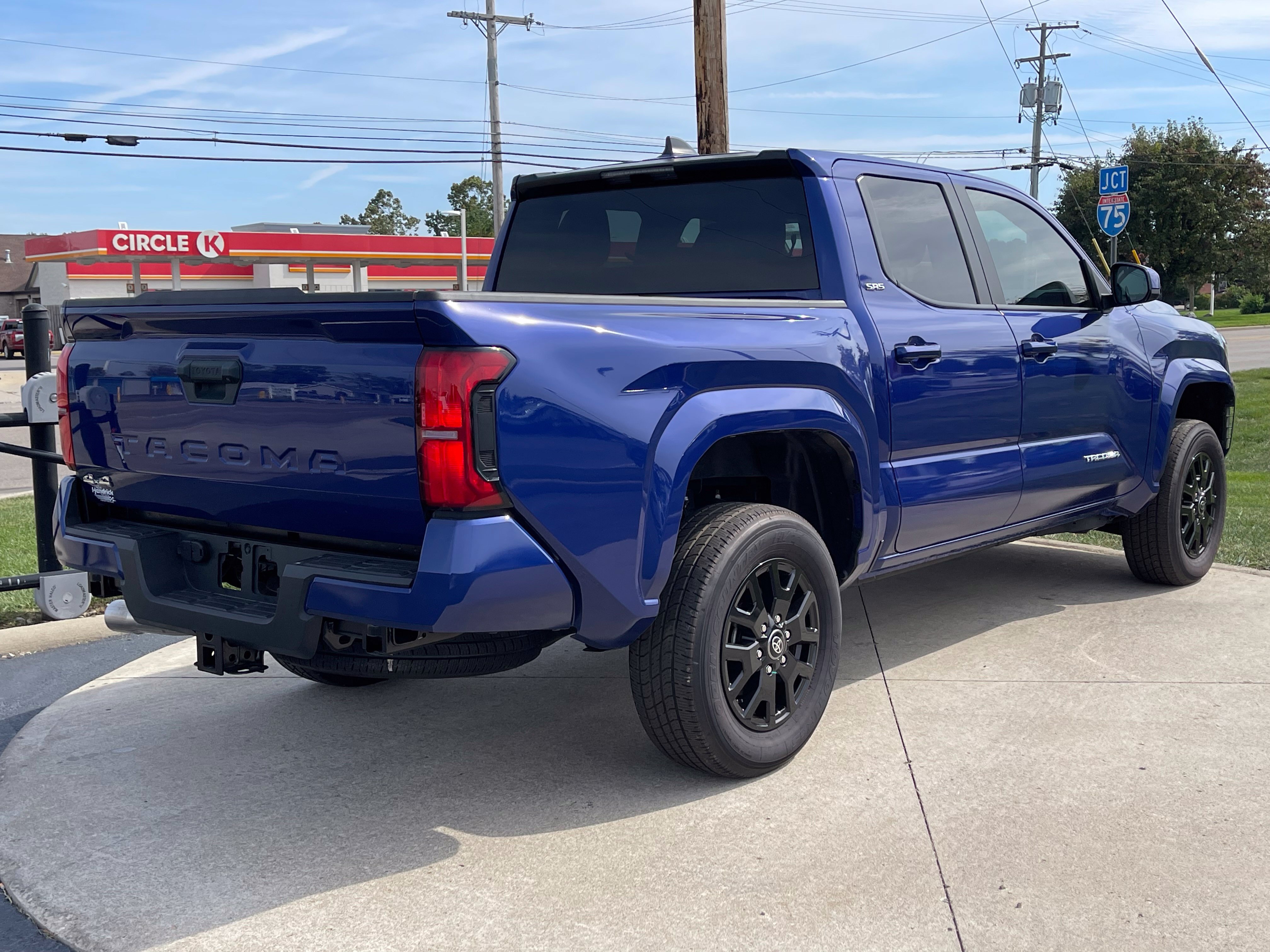 Used 2025 Toyota Tacoma SR5 AWD/4WD image 7