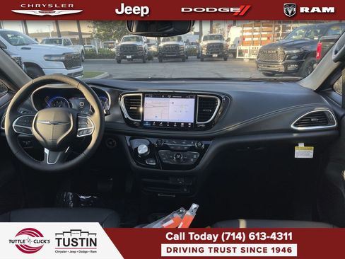 New 2026 Chrysler Pacifica Select FWD image 12