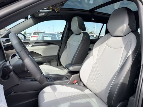 New 2026 Volkswagen Tiguan SE R-Line FWD image 12