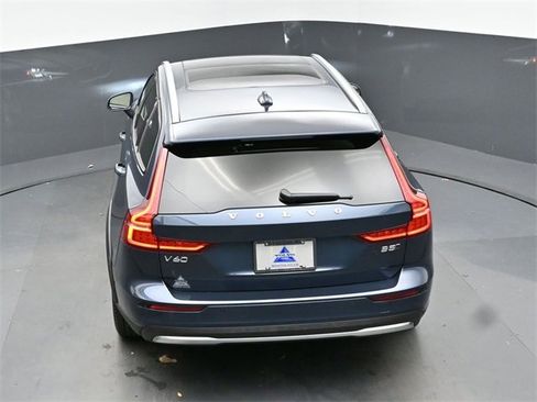 Used 2024 Volvo V60 B5 Cross Country Plus image 47