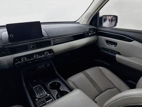 Certified 2024 Honda Pilot Touring image 25