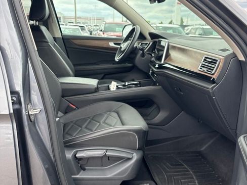 Used 2024 Volkswagen Atlas SE AWD/4WD image 32
