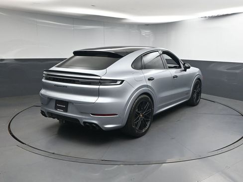 Certified 2025 Porsche Cayenne GTS AWD/4WD image 25