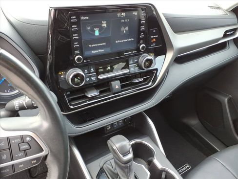 Used 2022 Toyota Highlander XLE image 24