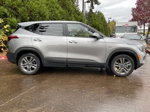 Used 2021 Kia Seltos LX image 3