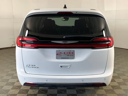 Used 2024 Chrysler Pacifica Touring-L FWD image 15