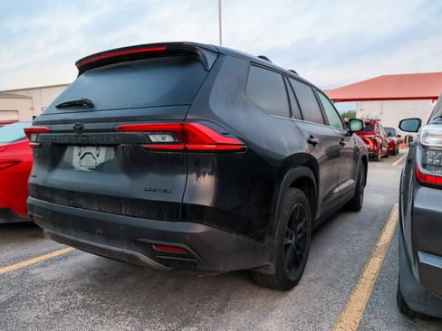 Used 2024 Toyota Grand Highlander Limited image 8