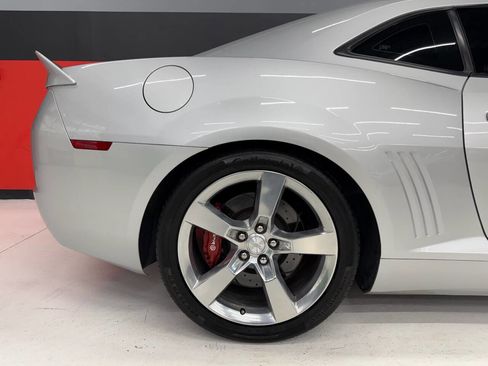 Used 2010 Chevrolet Camaro SS RWD image 31