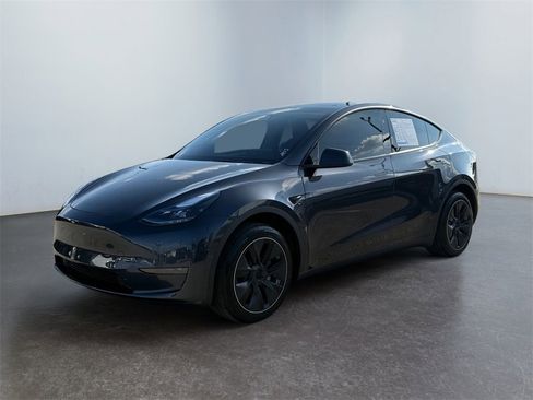 Used 2024 Tesla Model Y Long Range image 7