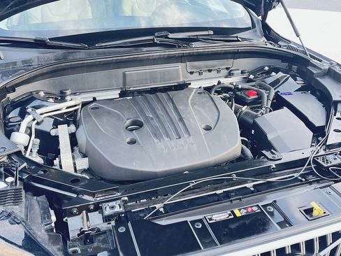 Certified 2023 Volvo XC60 B5 Plus w/ Climate Package image 27