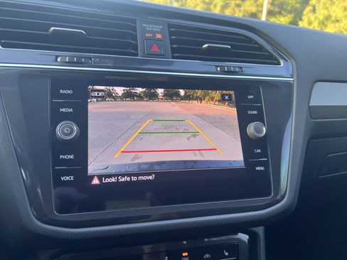 Certified 2022 Volkswagen Tiguan SE FWD image 21