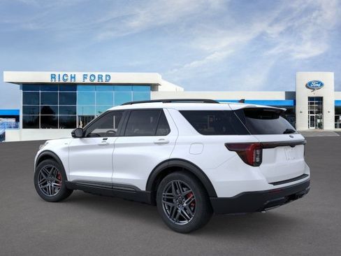 New 2026 Ford Explorer ST-Line w/ ST-Line Street Pack AWD/4WD image 4