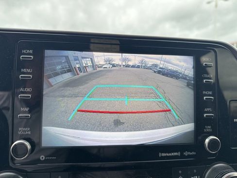 Used 2020 Toyota Highlander XLE image 32