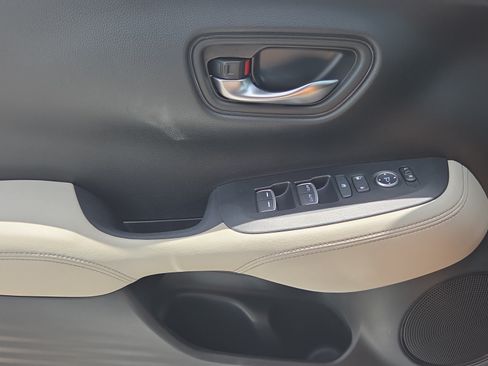 Certified 2024 Honda HR-V EX-L image 17