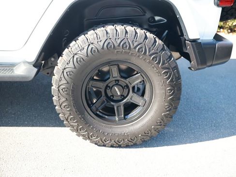 Used 2023 Jeep Wrangler Unlimited Sahara AWD/4WD image 10