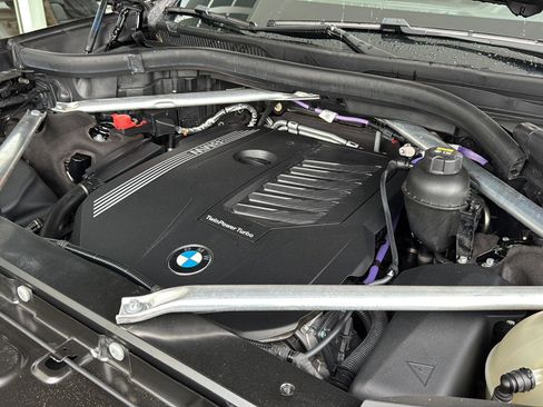 Used 2022 BMW X7 xDrive40i w/ Parking Assistance Package image 31