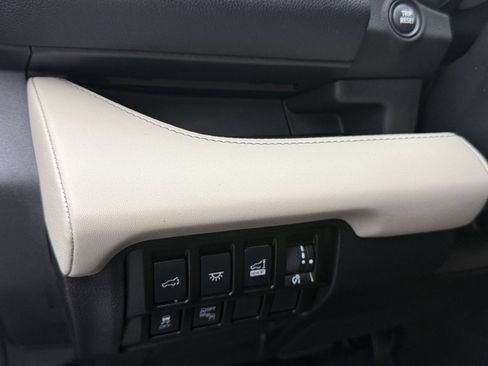 Used 2022 Subaru Ascent Limited AWD/4WD image 19