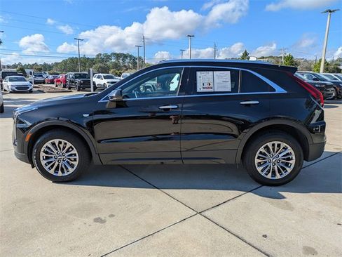 Used 2024 Cadillac XT4 Premium Luxury image 7