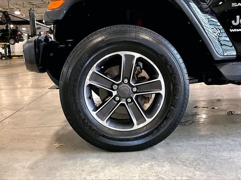 Used 2023 Jeep Wrangler Unlimited Sahara AWD/4WD image 7