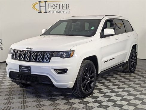 Used 2018 Jeep Grand Cherokee Altitude image 4