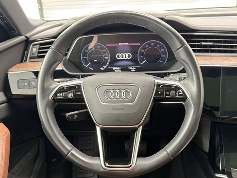 Used 2022 Audi e-tron Premium AWD/4WD image 15
