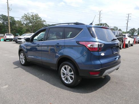 Used 2018 Ford Escape SE w/ SE Sync 3 Package FWD image 8