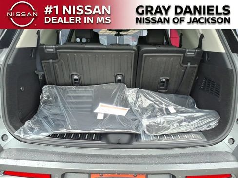 New 2026 Nissan Pathfinder Platinum w/ Accent Package FWD image 9