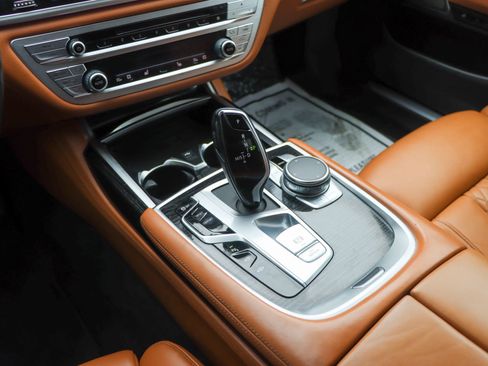 Used 2020 BMW 740i w/ M Sport Package image 42