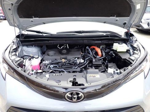 Certified 2026 Toyota Sienna XLE Woodland Edition image 14