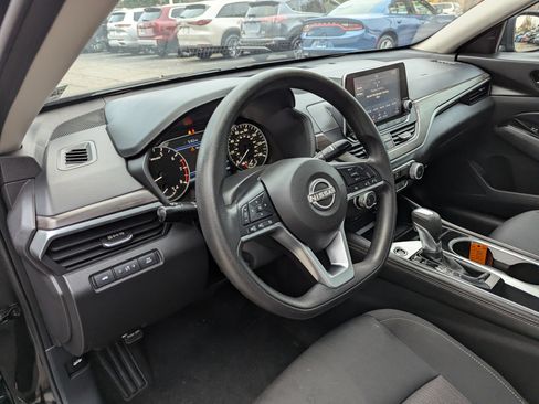 Used 2023 Nissan Altima 2.5 SV image 12