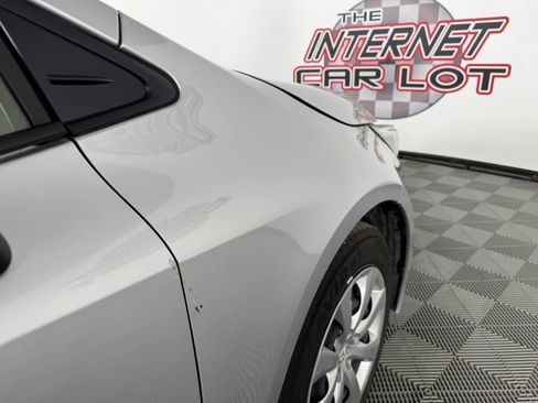 Used 2025 Toyota Corolla LE FWD image 28