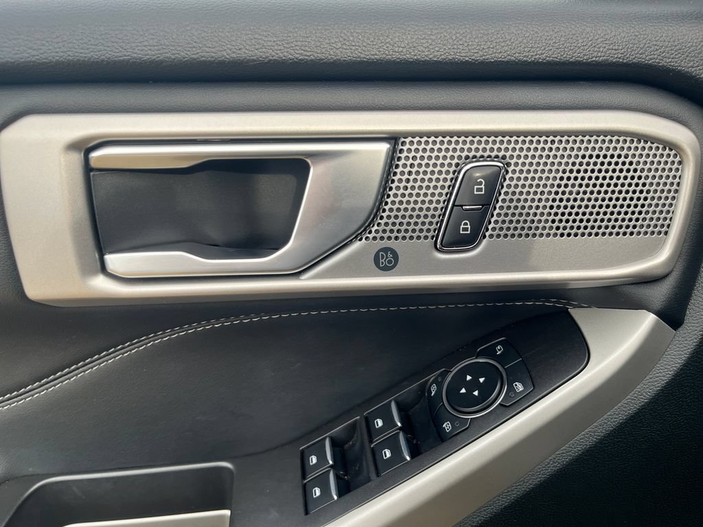 Used 2024 Ford Explorer Limited RWD image 13