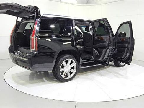 Used 2019 Cadillac Escalade Premium Luxury RWD image 32
