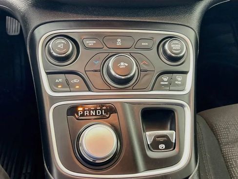Used 2016 Chrysler 200 Limited FWD image 18