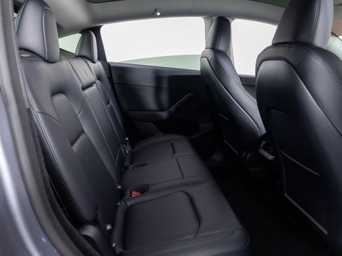 Used 2025 Tesla Model Y Long Range image 23
