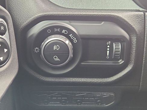 Used 2024 Jeep Gladiator Sport AWD/4WD image 17