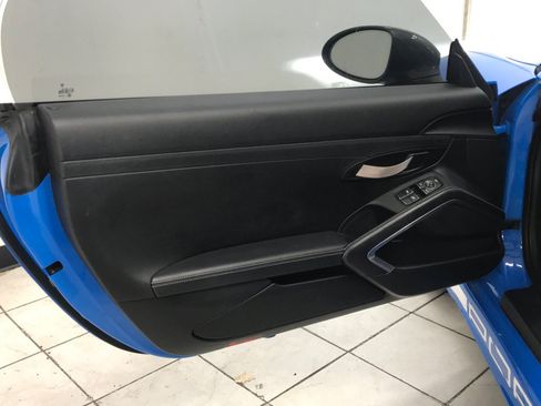 Used 2022 Porsche 718 Boxster RWD image 8