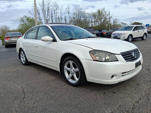 Used 2005 Nissan Altima 3.5 SE w/ (M01) Sport Pkg FWD image 3