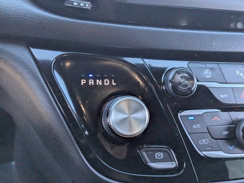 Used 2019 Chrysler Pacifica Touring Plus w/ S Appearance Package image 25