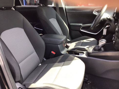Used 2022 Kia Soul LX FWD image 6